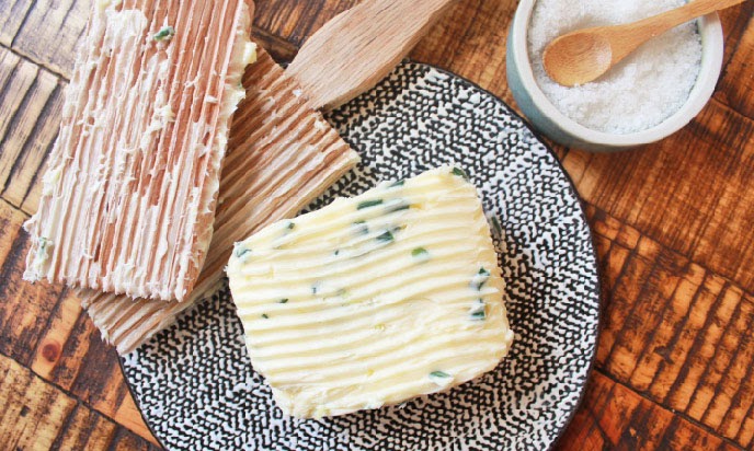 Mantequilla Amanenn de cebollín, ajo y flor de sal 1k